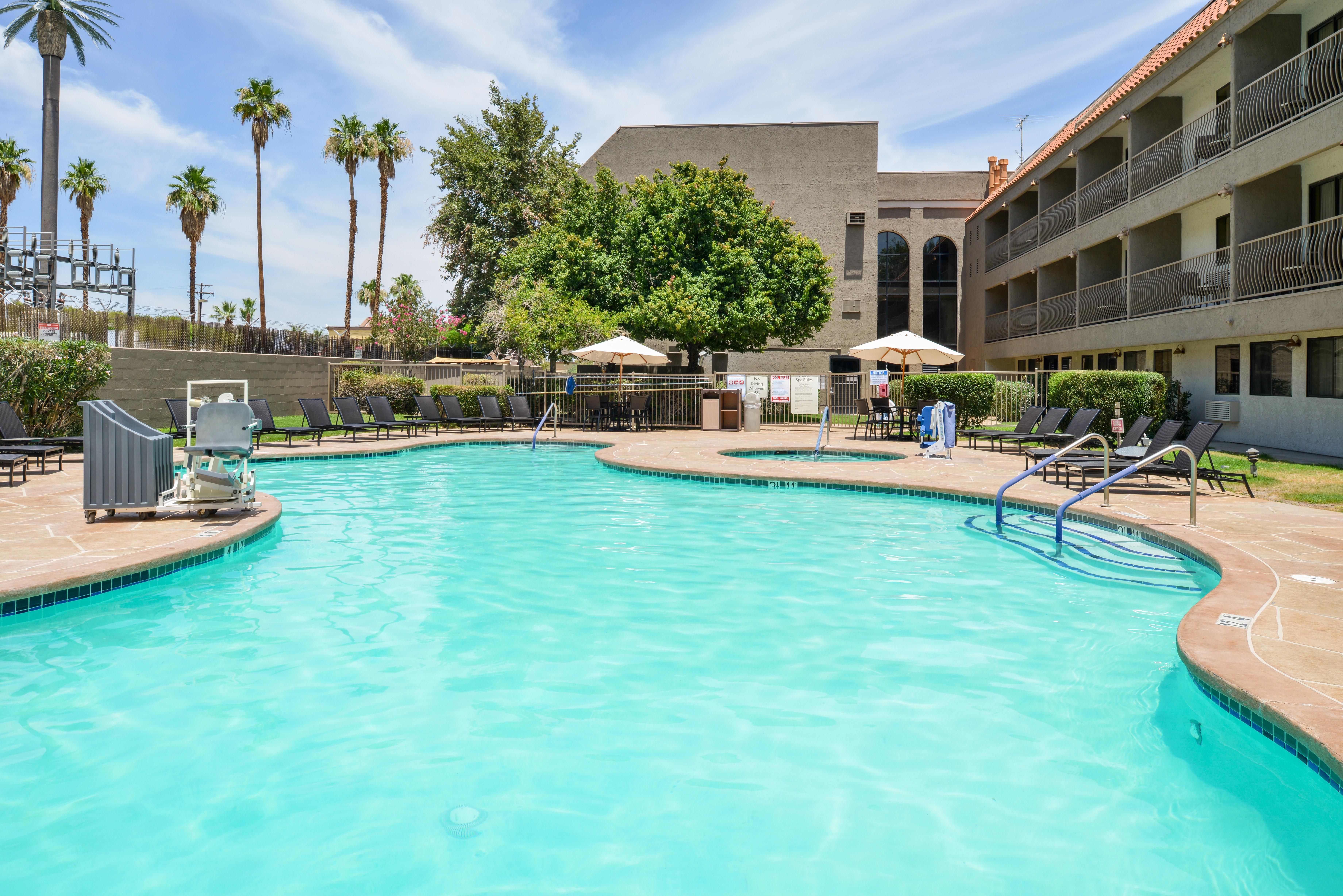 Holiday Inn Express Palm Desert By Ihg Exterior photo